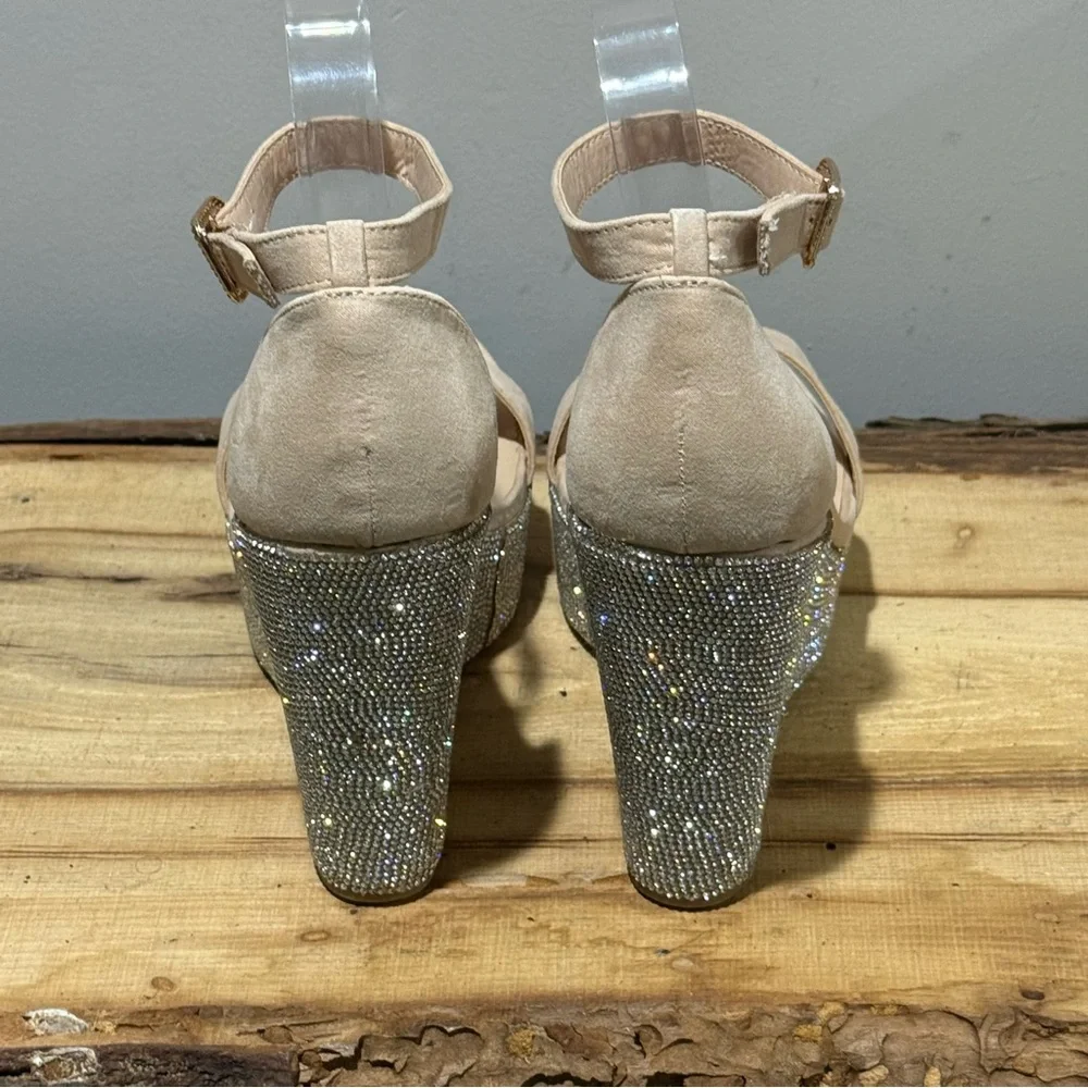 Fashion Nova Nude & Sparkly Platform‎ Wedge sandals Size 9 A40